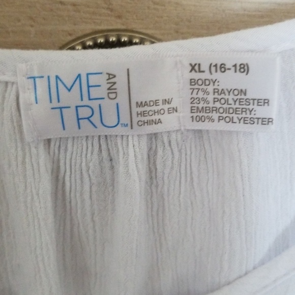 Embroidered blouse - Picture 4 of 4